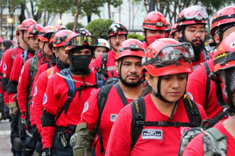 Revista Socialmente Los rescatistas incansables de México